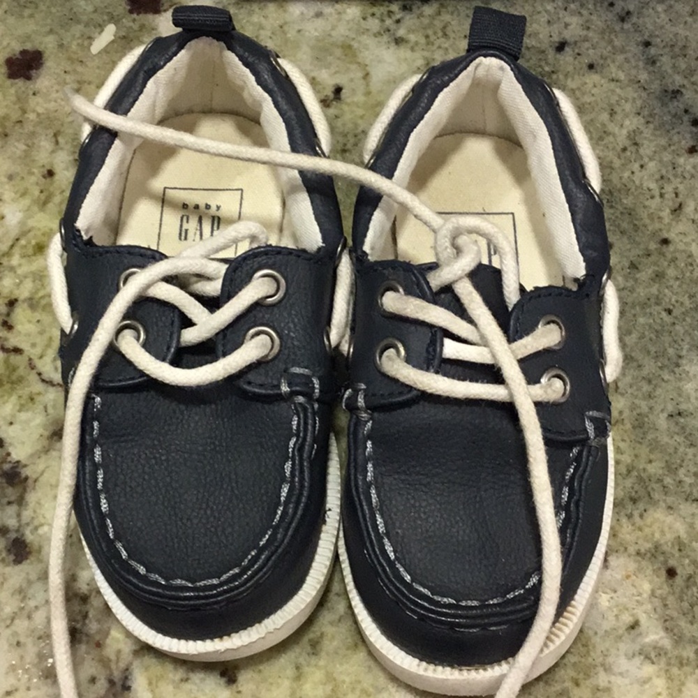 Gap kid shoes size 6
